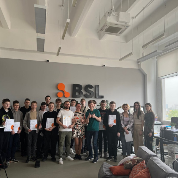 Наши резиденты проходят стажировку в ИТ-компании BSL - КИБЕРшкола программирования для детей, компьютерные курсы для школьников, начинающих и подростков - KIBERone г. Барнаул