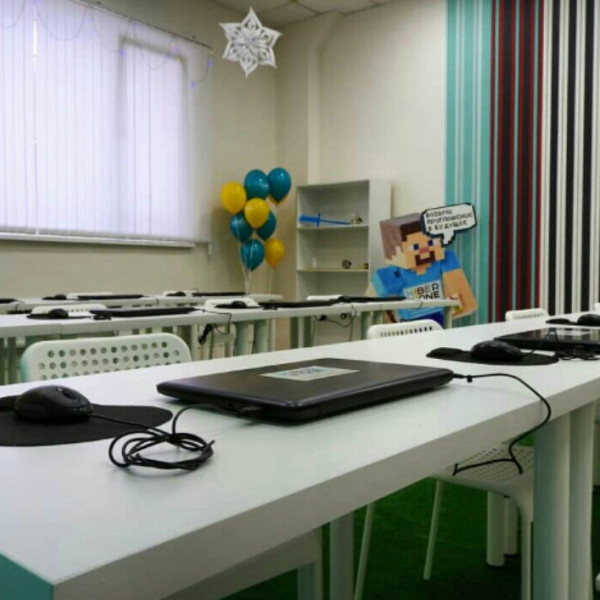 KIBERone для будущих КиберГероев в Ижевске! - КИБЕРшкола программирования для детей, компьютерные курсы для школьников, начинающих и подростков - KIBERone г. Барнаул